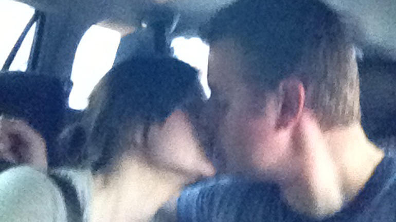 syrotchen-kiss.jpg