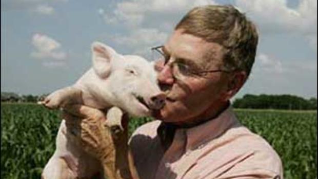 <b>John Batey</b> kisses his pig Wilbur at his farm in Murfreesboro, Tenn. on June <b>...</b> - image1747165x