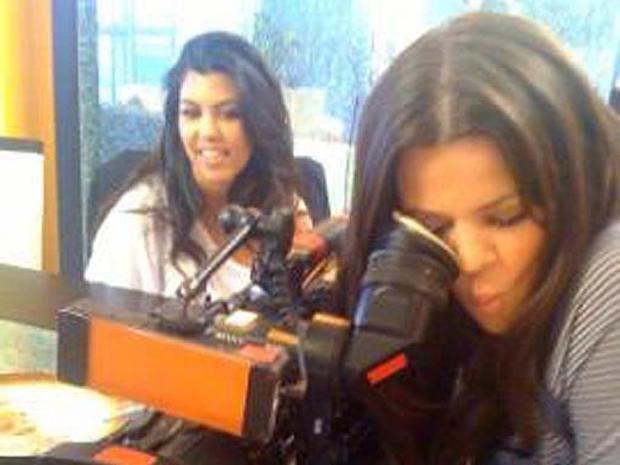 Kourtney And Khloe Kardashian Photo 2 Pictures Cbs News 