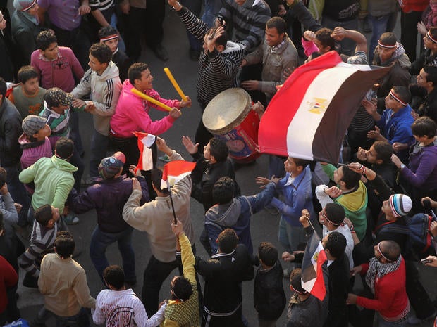 Egyptians Celebrate - Photo 2 - Pictures - CBS News