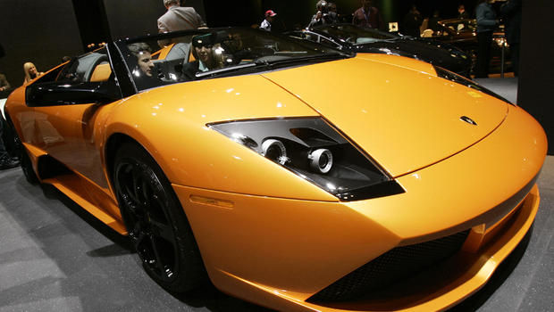 Utah man wins Lamborghini, crashes it same day - CBS News
