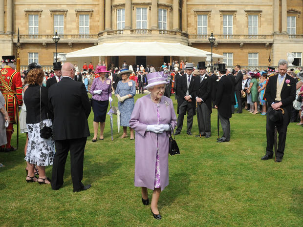 Buckingham Palace garden party - Photo 1 - Pictures - CBS News