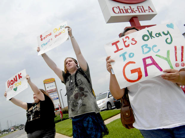 Kiss In Protests At Chick Fil A Photo 1 Pictures Cbs News 