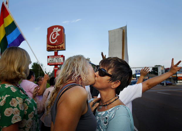 Kiss In Protests At Chick Fil A Photo 1 Pictures Cbs News