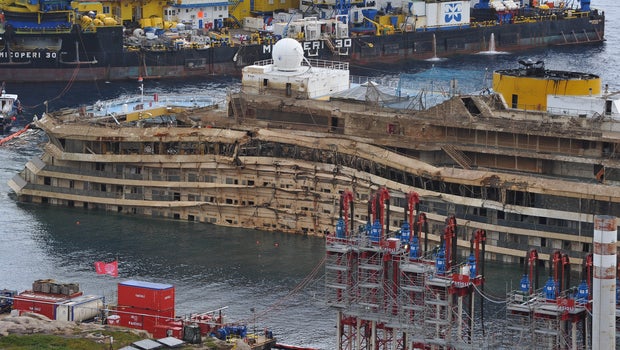 Divers resume search of costa concordia