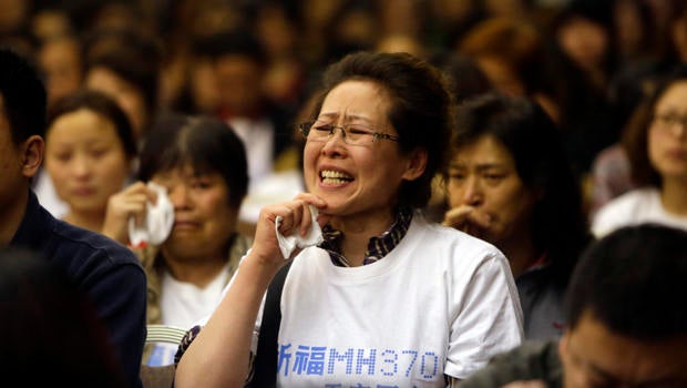 malaysia-airlines-relative-cries.jpg