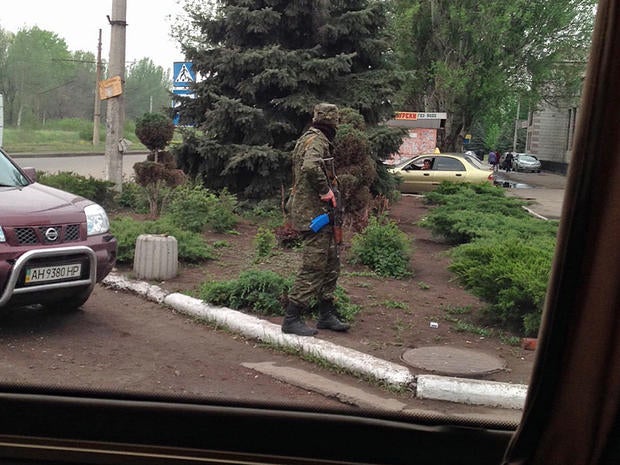 A pro-Russian militant stands at a checkpoint near the eastern Ukrainian city of Horlivka, moments before he and his colleagues detained CBS News correspondent Clarissa Ward and her crew