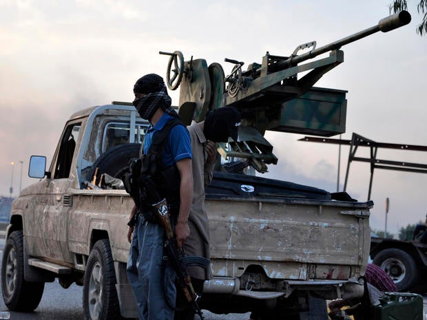 Fighters of the Islamic State of Iraq and Syria stand guard at a checkpoint in the northern Iraq city of Mosul June 11, 2014.