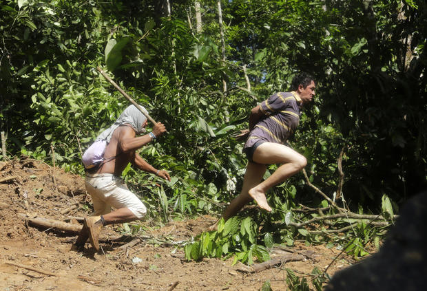 Ka Apor Tribesmen Hunt Down Illegal Loggers Amazonian Tribesmen Combat Loggers In Brazil