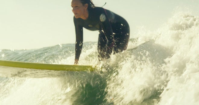 Catching a wave with Helen Hunt CBS News