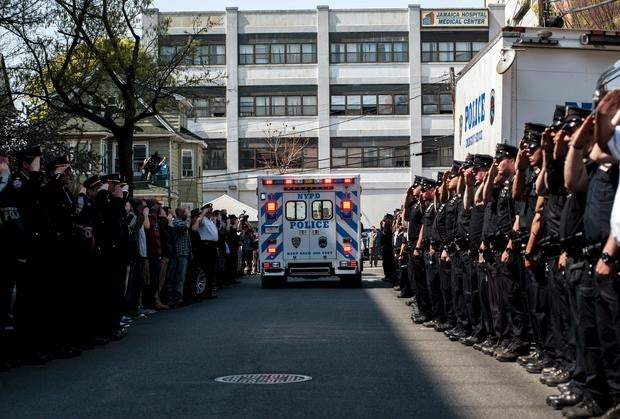 salute2015-05-04t200005z1868074777gf10000084104rtrmadp3usa-newyork-police-shot.jpg