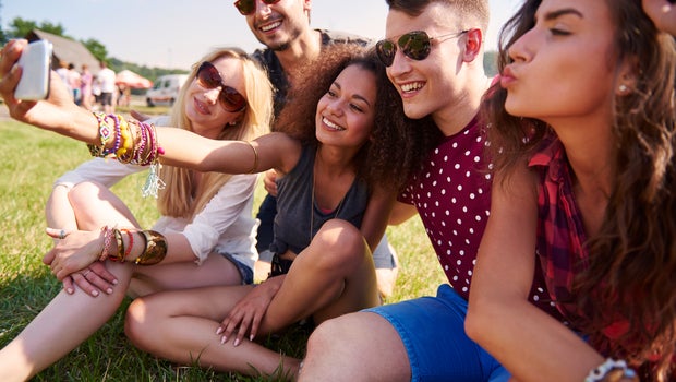 Study shows certain moods are contagious