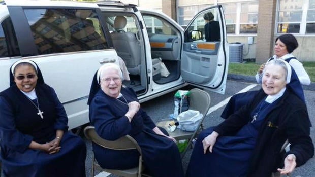 en0923popesocialmedia5.jpg