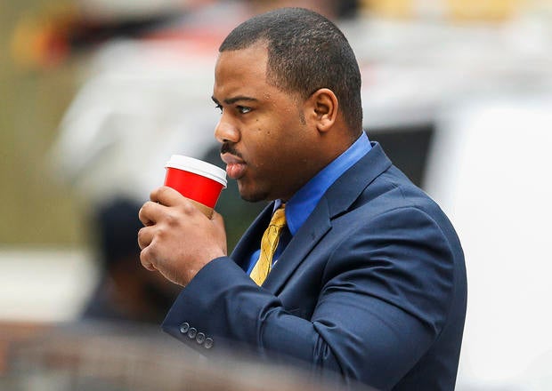 Baltimore Police Officer William Porter approaches the courthouse in Baltimore, Maryland, Nov. 30, 2015. Porter is one of six Baltimore police officers charged in connection with the death of Freddie Gray.