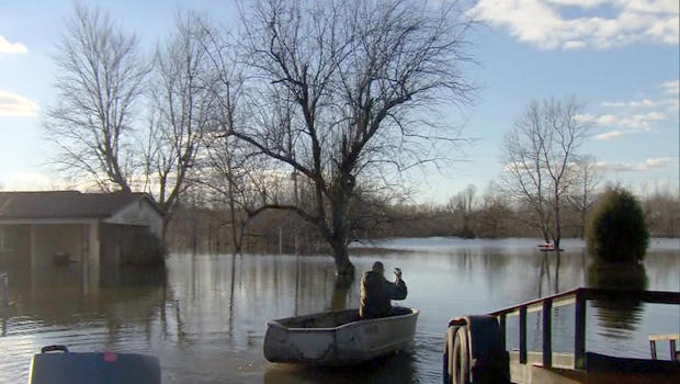 Midwest has long wait for floodwaters to recede