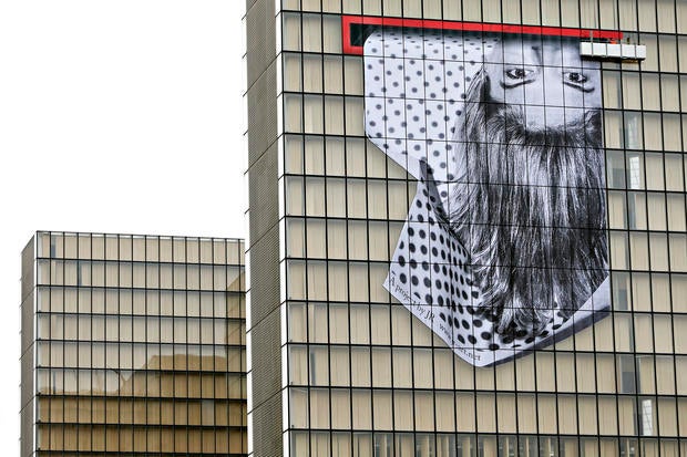 A Street Artist Has Made The Louvre Disappear photo images A Street Artist Has Made The Louvre Disappear