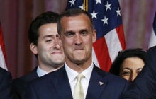 Trump campaign manager out as poll numbers drop