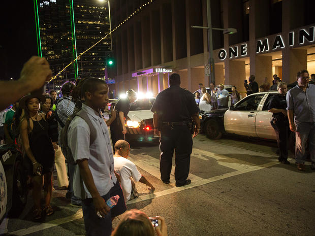 Dallas Police Attacked - Dallas Shooting: Police Officers Killed In ...