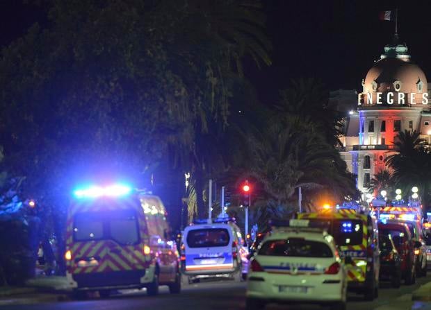 Truck plows into crowd in Nice, France 