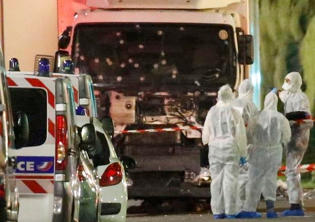 Truck plows into crowd in Nice, France 