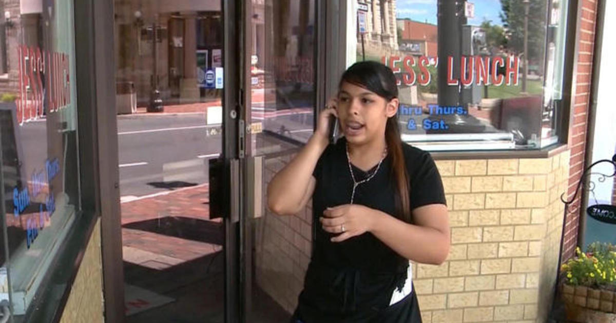 Latina Waitress Recieves Racist Note Instead Of Tip Videos CBS News