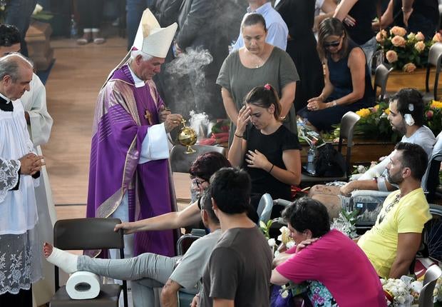 italy-funeral-gettyimages-596244220.jpg