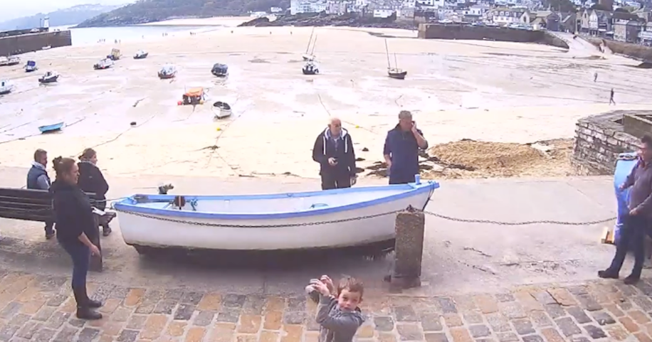 This 8-year-old boy with autism completely nailed the "Thriller" dance - CBS News