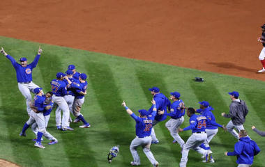 Chicagoans rejoice as Cubs break 108-year-old curse