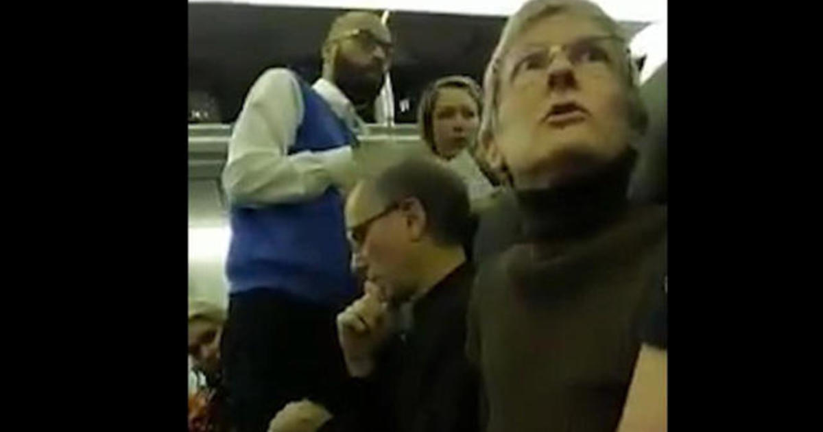 Woman kicked off flight after berating Trump supporter