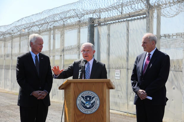 2017-04-21t233416z-1021104321-rc1caf9d79c0-rtrmadp-3-usa-immigration.jpg