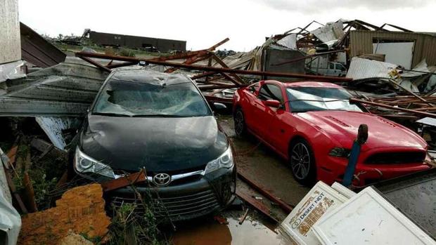 170516-kwtv-oklahoma-tornado-damage-01.jpg