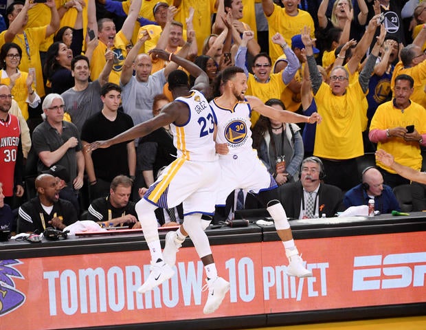 Finals MVP Kevin Durant exits car to properly celebrate with fans