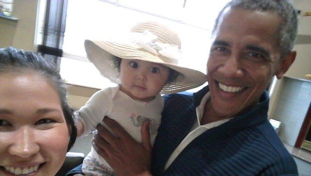 Alaskan mum finds Barack Obama after wandering into wrong area of airport
