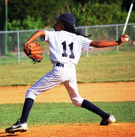 Mo'ne pitches her signature fastball.