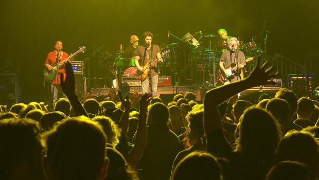 dead-and-company-playing-9-620.jpg