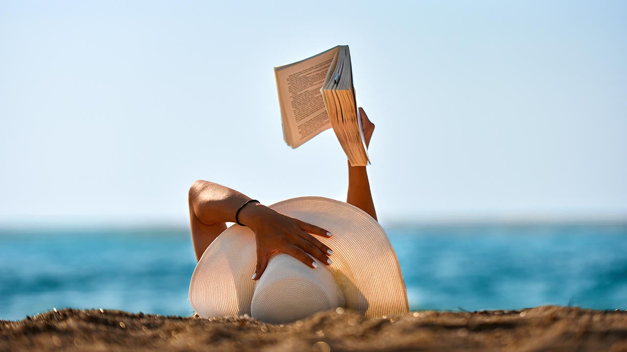 a-essentials-beach-reads-main.jpg 