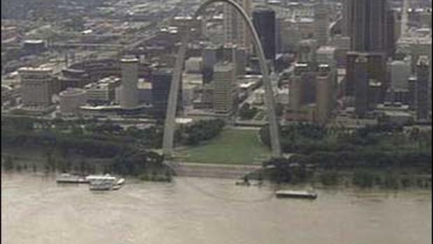 Mississippi Flood Crest Reaches St. Louis - CBS News