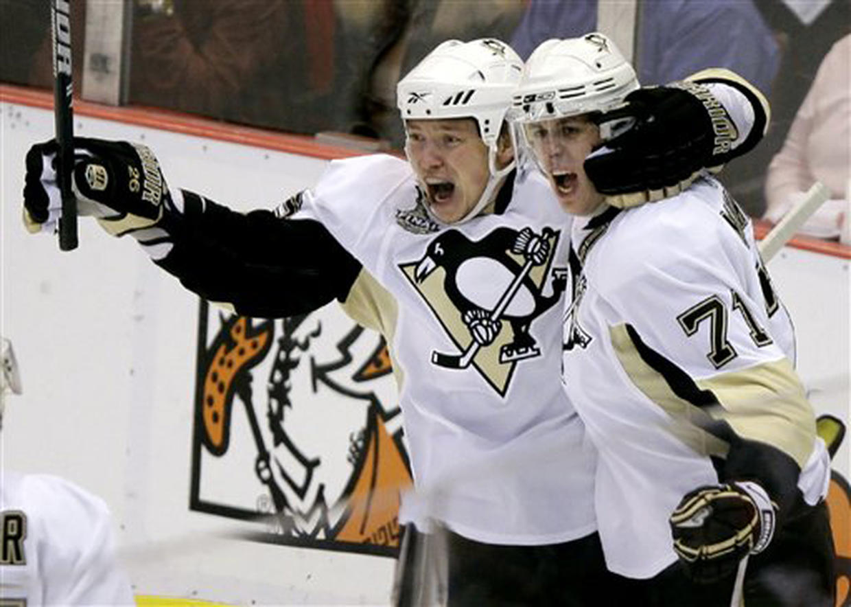 Stanley Cup Finals: Game 1 - Photo 9 - CBS News