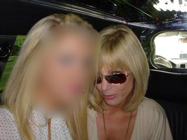 Holly Sampson Undercover Photo 2 Pictures Cbs News