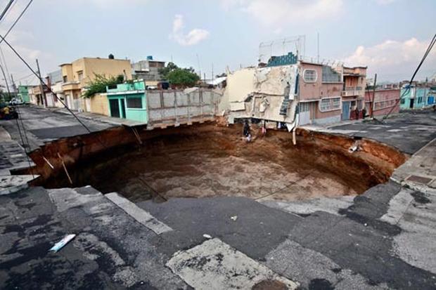 Sinkhole In Guatemala Photo 1 Pictures Cbs News