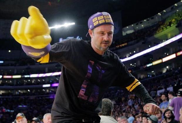 Famous Lakers Fans - Photo 1 - Pictures - CBS News