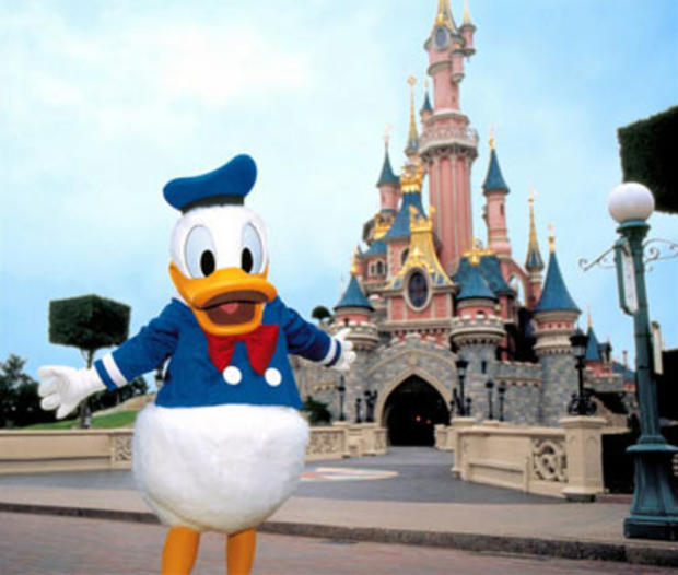 Donald Duck Sex Suit Woman Says Character Groped Her Sues Disney Cbs News