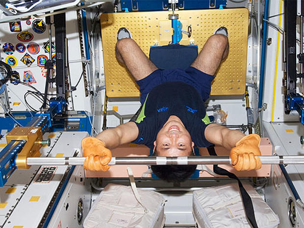 Abs In Space Nasas Weightless Workout Photo 1 Pictures Cbs News
