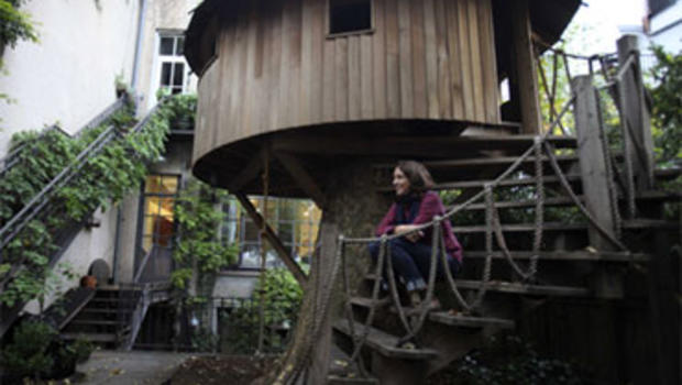 Woman Wins Fight to Keep Treehouse in NYC  CBS News