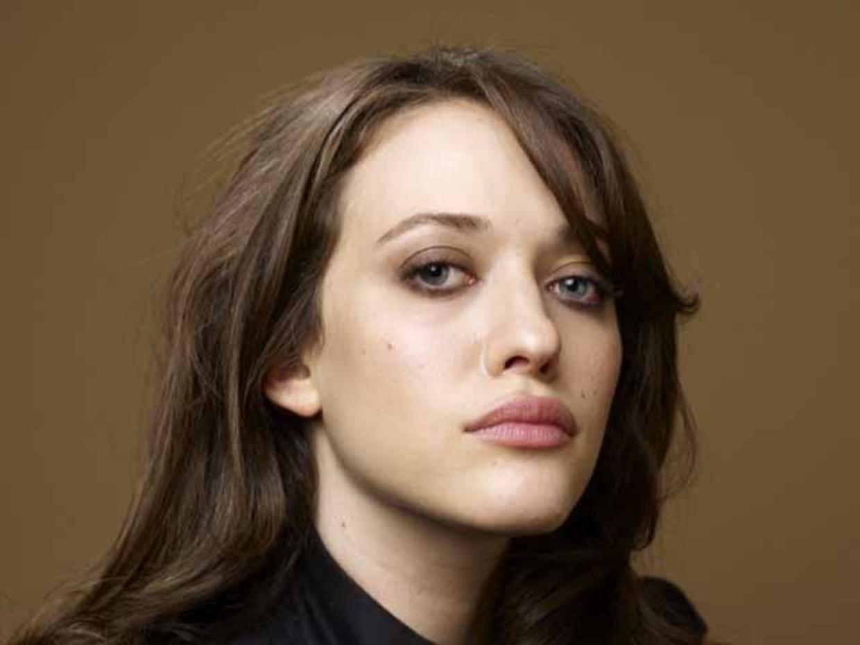 Denning de. Kat Dennings. Кэт Деннингс без макияжа. Эшли Деннингс. Кэт Деннингс в полный рост.