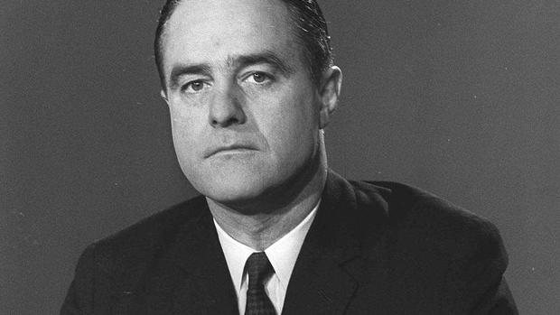 Sargent Shriver's son writing tribute to father - CBS News