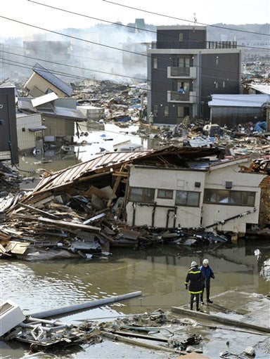 Quake, tsunami slam Japan CBS News