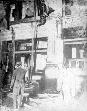 The 1911 Triangle Shirtwaist Factory Fire tragedy CBS News