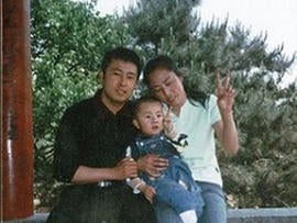 Xia Junfeng with his family