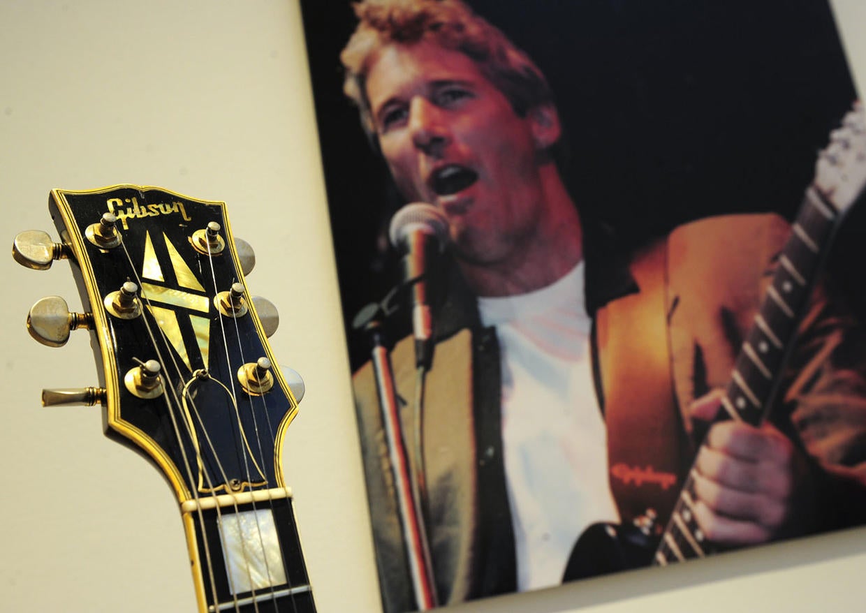 Richard Gere's guitar collection Photo 20 CBS News